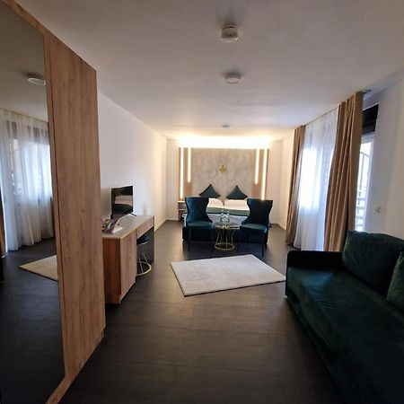 Lilium Resort Hotel & Restaurant 바트로다흐 외부 사진